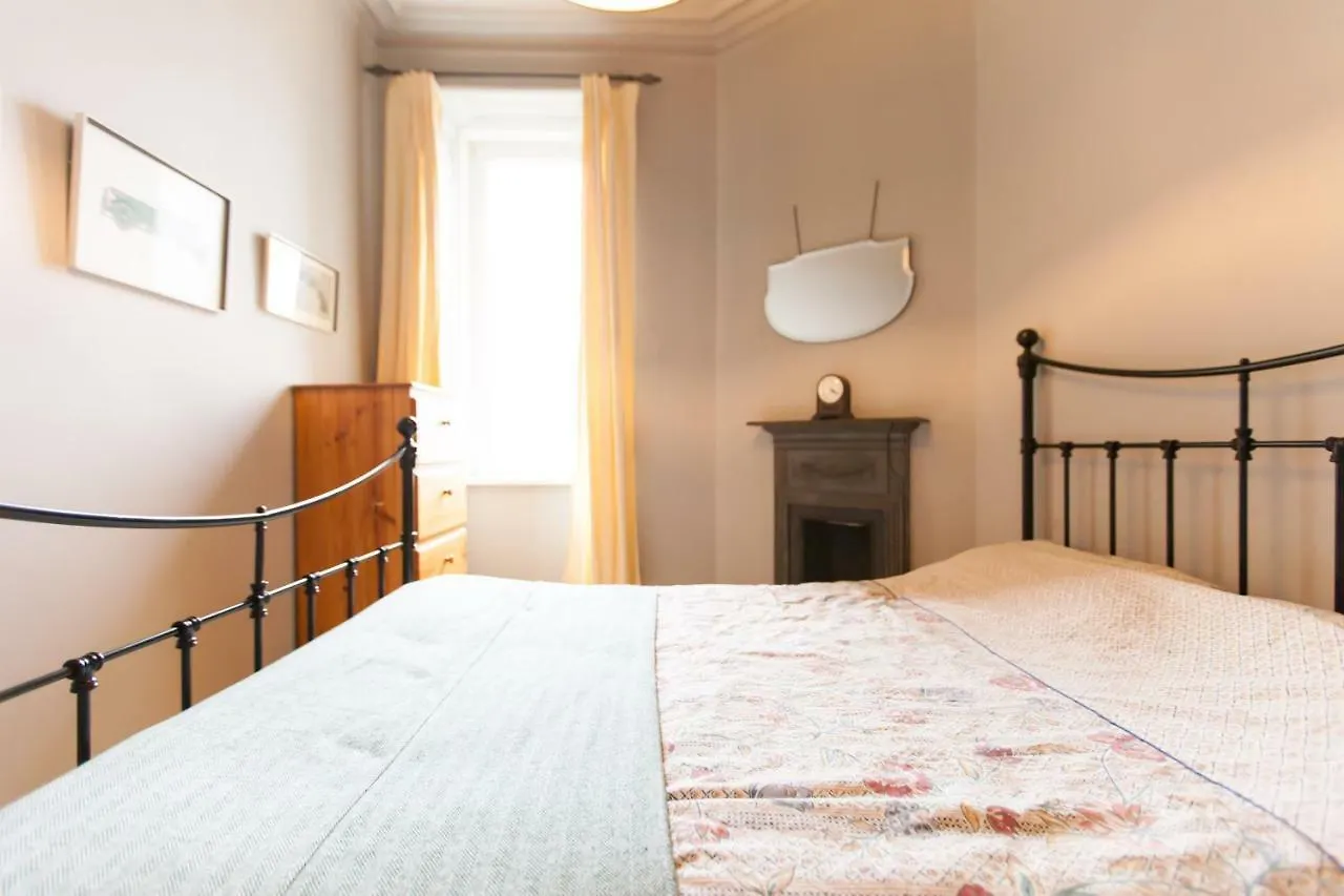 Trendy Urban Retreat In Central Edinburgh City 0*,