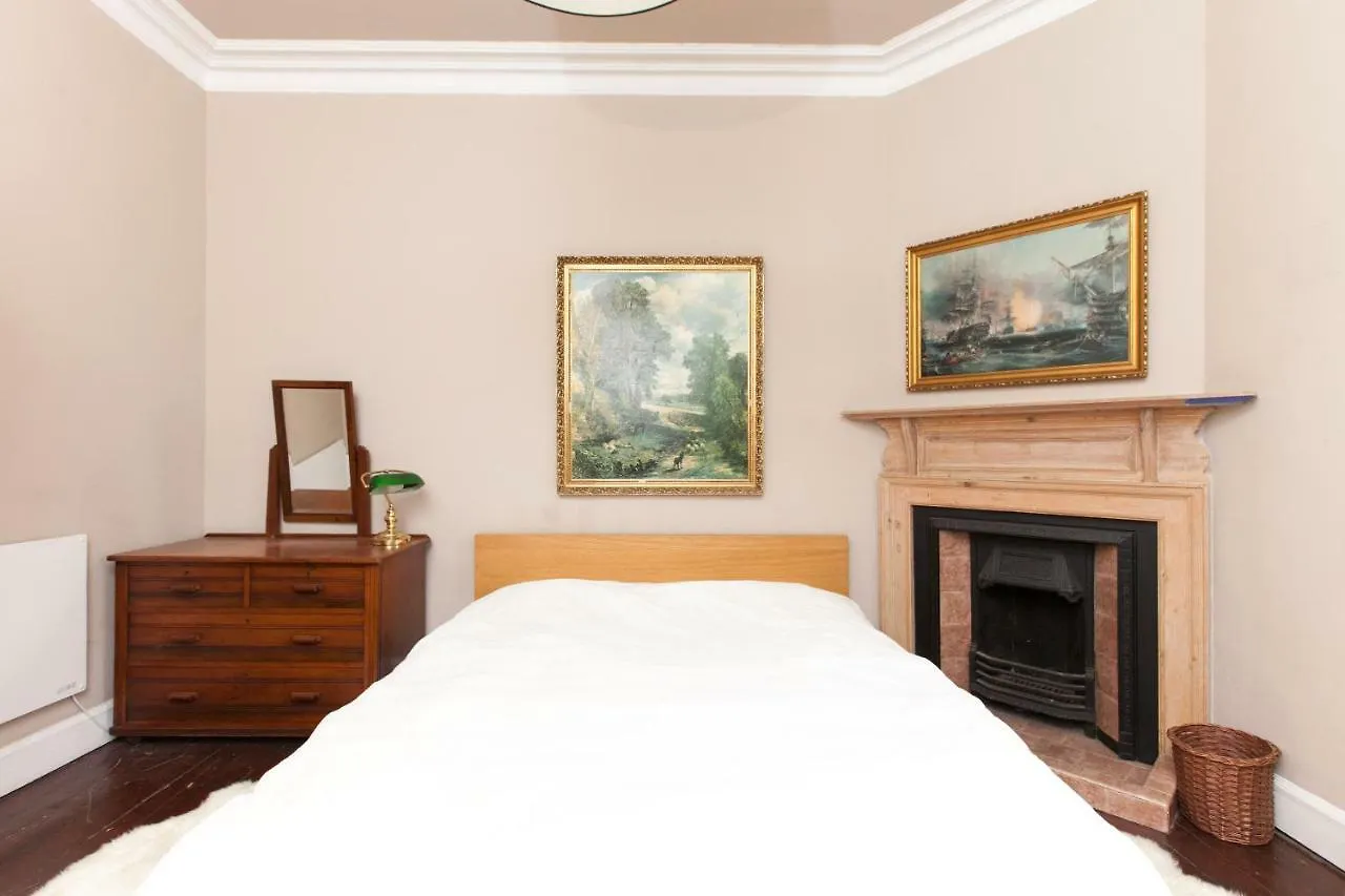 Trendy Urban Retreat In Central Edinburgh City Lägenhet